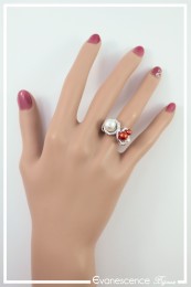 bague-reglable-en-aluminium-margot-couleur-blanc-et-orange-portee