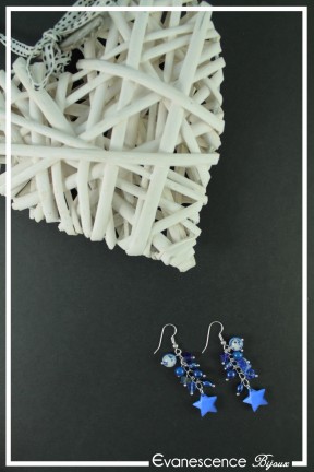 boucles-d-oreilles-chaine-voxane-couleur-bleu-marine-sur-fond-noir