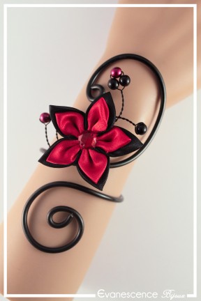 bracelet-en-aluminium-margot-couleur-noir-et-rouge-porte