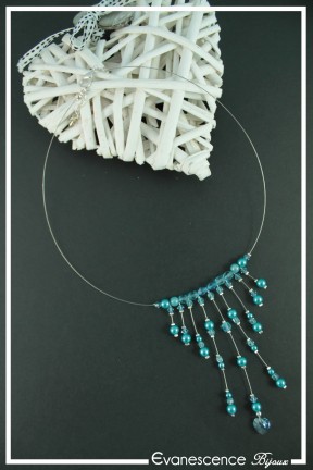 collier-en-fil-cable-capucine-couleur-turquoise-sur-fond-noir