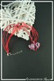 pendentif-loulou-couleur-rouge-et-argent-sur-fond-noir