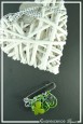 broche-en-aluminium-molly-couleur-argent-et-vert-pomme-sur-fond-noir