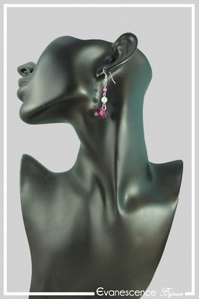 boucles-d-oreilles-sur-clous-divine-couleur-fuchsia-et-blanc-portees