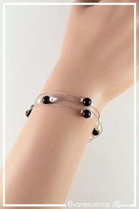 bracelet-en-fil-cable-louna-couleur-noir-et-blanc-porte