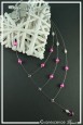 collier-en-fil-cable-divine-couleur-fuchsia-et-blanc-sur-fond-noir