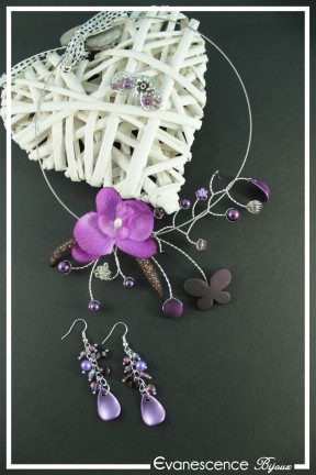 parure-de-bijoux-capri-couleur-argent-et-violet-sur-fond-noir
