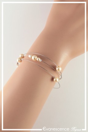 bracelet-en-fil-cable-louna-couleur-ivoire-porte