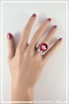 bague-reglable-en-aluminium-lys-couleur-argent-et-rouge-portee