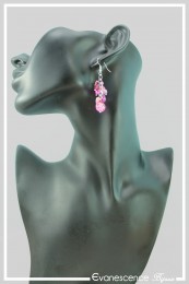 boucles-d-oreilles-chaine-foxi-couleur-fuchsia-portees