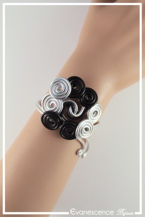 bracelet-en-aluminium-caprice-couleur-noir-et-argent-porte
