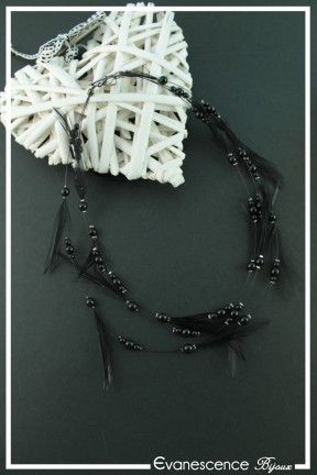 collier-en-fil-cable-pyrolis-couleur-noir-sur-fond-noir