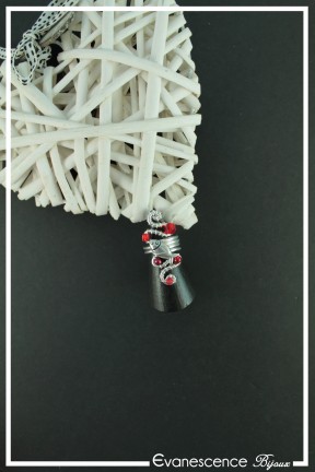 bague-reglable-en-aluminium-vegas-couleur-argent-et-rouge-sur-fond-noir