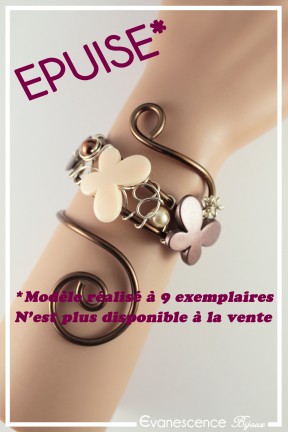 bracelet-en-aluminium-belinda-couleur-chocolat-et-creme-porte