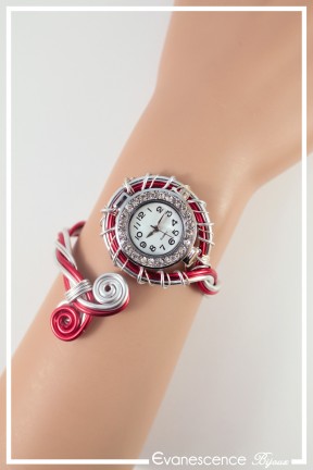 montre-en-aluminium-amalia-couleur-argent-et-rouge-porte