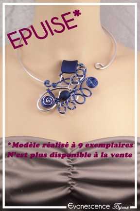 collier-en-aluminium-fripou-couleur-argent-et-bleu-porte