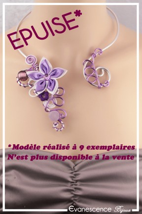 collier-en-aluminium-ziva-couleur-blanc-et-mauve-porte