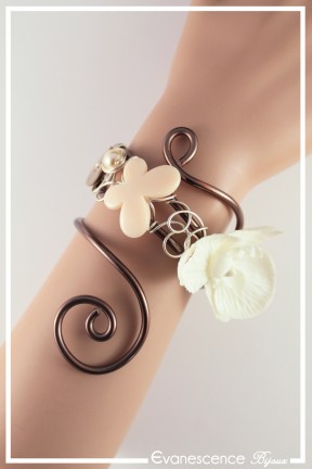 bracelet-en-aluminium-azur-couleur-chocolat-et-creme-porte