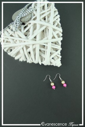 boucles-d-oreilles-sur-clous-margot-couleur-creme-et-fuchsia-sur-fond-noir