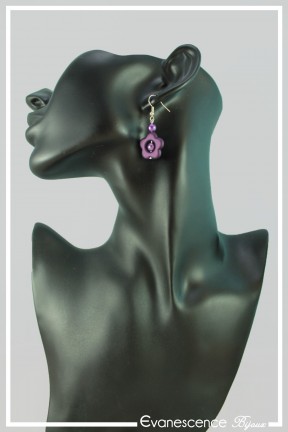 boucles-d-oreilles-sur-clous-dory-couleur-violet-portees