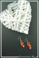 boucles-d-oreilles-chaine-foxi-couleur-orange-sur-fond-noir