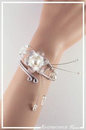 bracelet-en-aluminium-gara-couleur-blanc-et-argent-porte