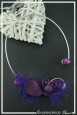 collier-en-aluminium-houps-couleur-argent-et-violet-sur-fond-noir