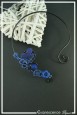 collier-en-aluminium-voxy-couleur-noir-et-bleu-sur-fond-noir