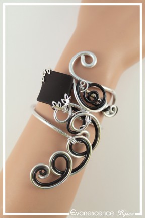 bracelet-en-aluminium-degas-couleur-noir-et-argent-porte
