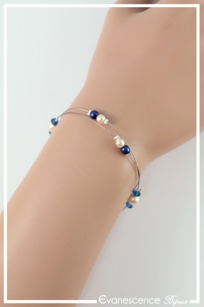 bracelet-en-fil-cable-oasis-couleur-creme-et-bleu-roi-porte