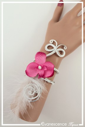 bracelet-en-aluminium-kiafin-couleur-blanc-et-fuchsia-modele-plumes-porte