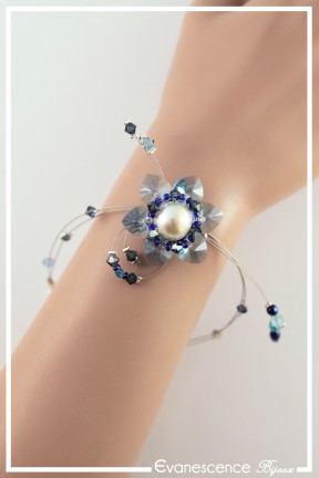 bracelet-en-fil-cable-gabi-couleur-bleu-et-turquoise-porte