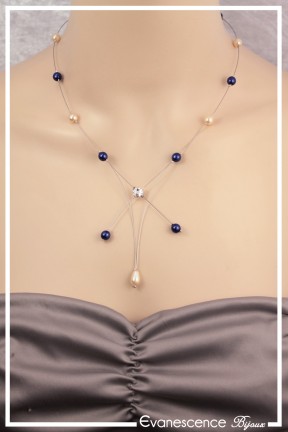 collier-en-fil-cable-reglisse-couleur-creme-et-bleu-roi-porte