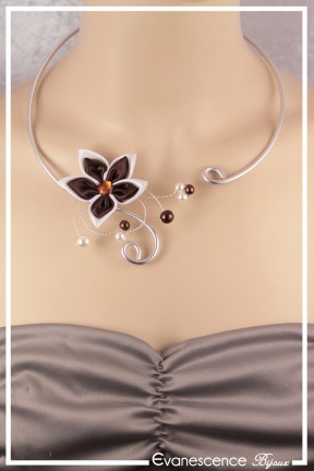 collier-en-aluminium-margot-couleur-blanc-et-chocolat-porte