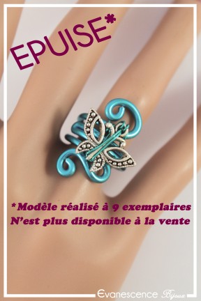 bague-reglable-en-aluminium-quinine-couleur-turquoise-et-argent-portee-zoom