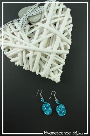 boucles-d-oreilles-en-aluminium-dixie-couleur-turquoise-sur-fond-noir