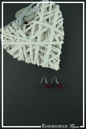 boucles-d-oreilles-en-fil-de-cuivre-adonis-couleur-aubergine-sur-fond-noir