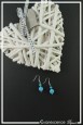 boucles-d-oreilles-sur-clous-garmin-couleur-turquoise-sur-fond-noir