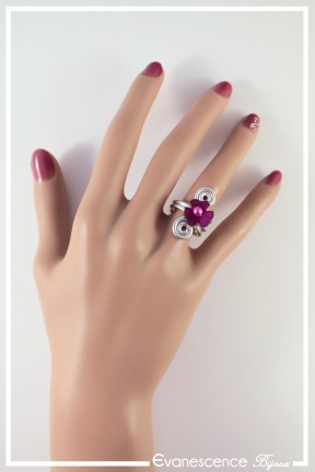 bague-reglable-en-aluminium-lili-couleur-argent-et-fuchsia-portee