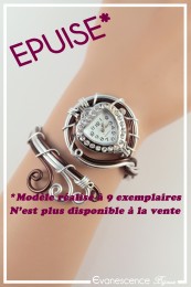montre-en-aluminium-kitty-couleur-chocolat-et-argent-porte
