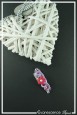 barrette-en-aluminium-poupette-couleur-argent-et-fuchsia-sur-fond-noir