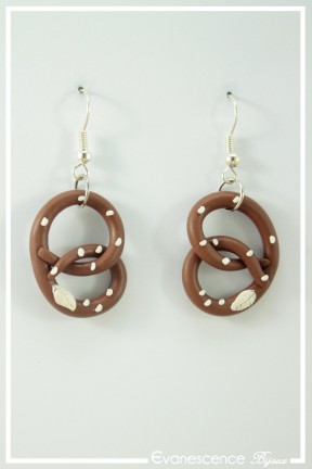 boucles-d-oreilles-en-fimo-bretzel-couleur-marron-et-blanc