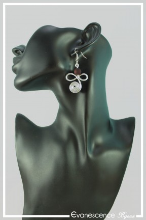 boucles-d-oreilles-en-aluminium-lucky-couleur-argent-et-chocolat-portees