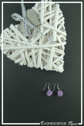 boucles-d-oreilles-en-fil-de-cuivre-adonis-couleur-lilas-sur-fond-noir