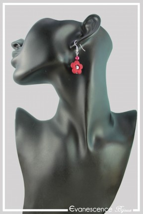 boucles-d-oreilles-sur-clous-dory-couleur-rouge-et-argent-portees