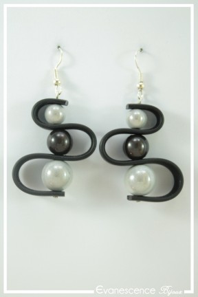 boucles-d-oreilles-sur-clous-bandita-couleur-noir-et-blanc