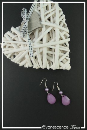 boucles-d-oreilles-fantaisie-brunelle-couleur-mauve-sur-fond-noir