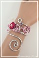 bracelet-en-aluminium-poupette-couleur-argent-et-fuchsia-porte