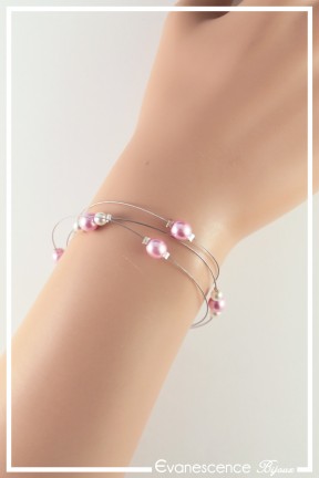 bracelet-en-fil-cable-louna-couleur-rose-et-blanc-porte