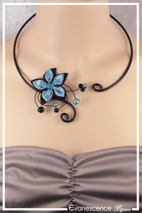 collier-en-aluminium-margot-couleur-noir-et-turquoise-porte