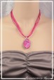 pendentif-en-aluminium-muguet-couleur-fuchsia-et-argent-porte